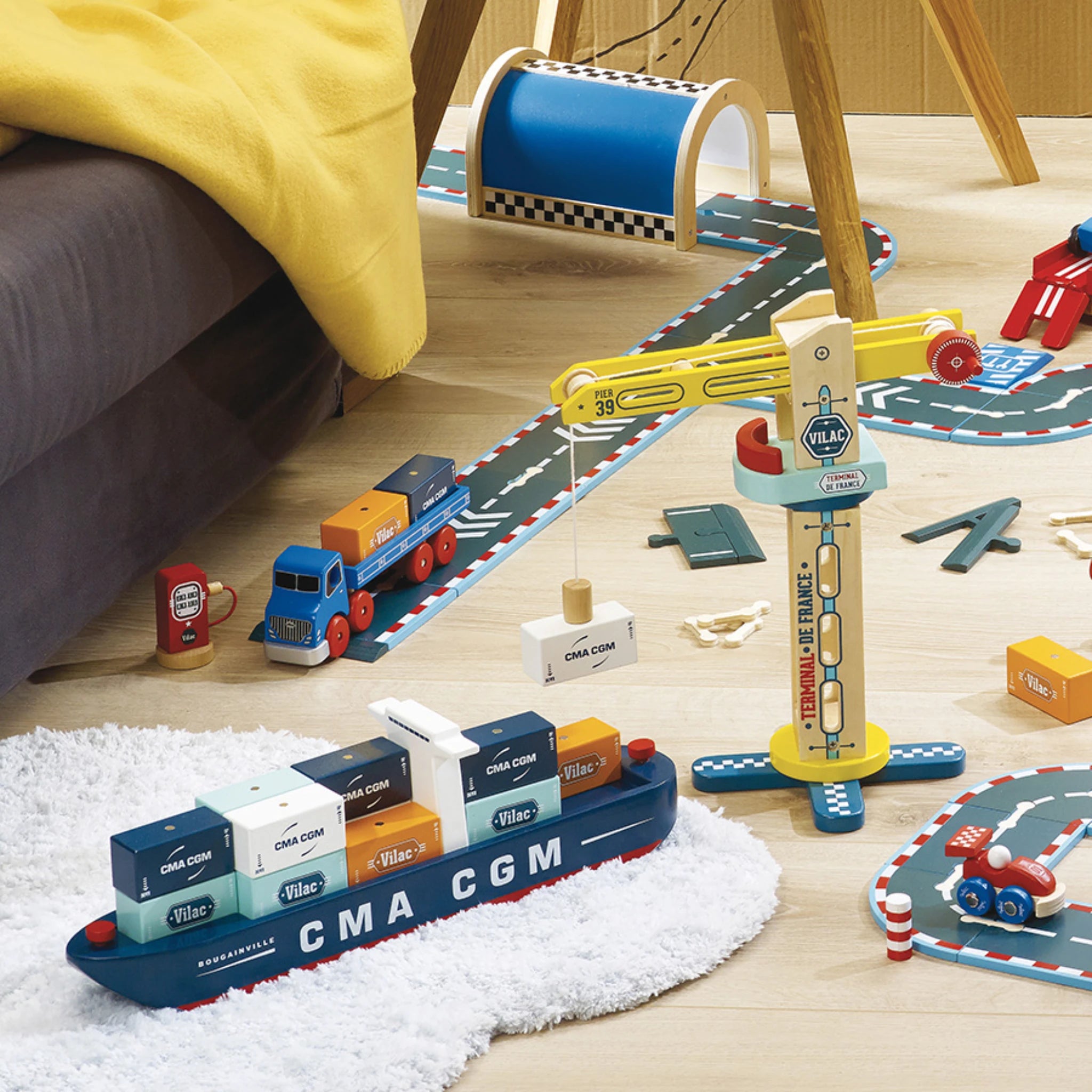 Vilac Container-LKW aus Holz – Spieltruck mit Containerblöcken ab 3 Jahren