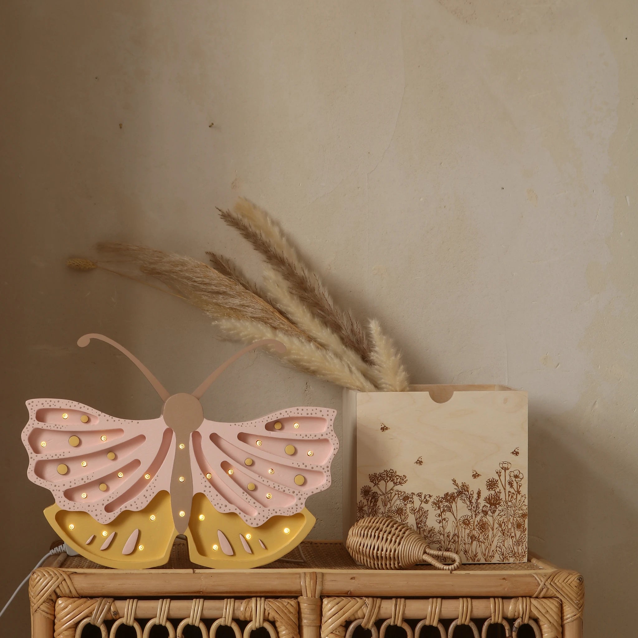 Holzlampe Schmetterling Honig Rosa - Little Lights