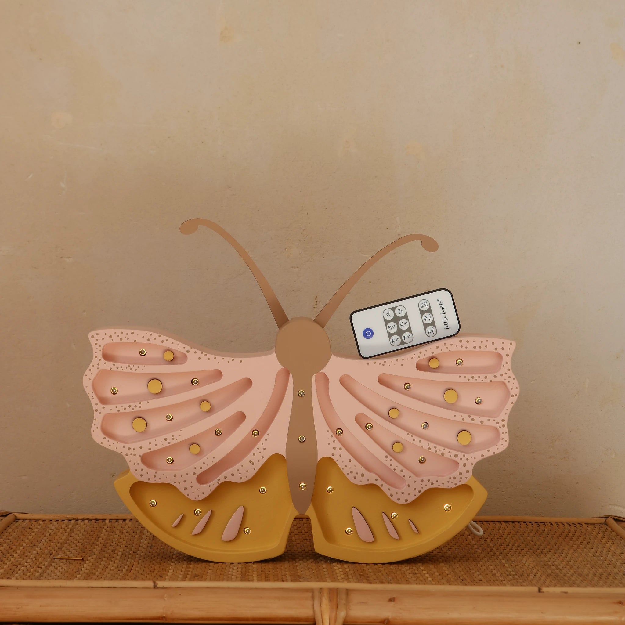 Holzlampe Schmetterling Honig Rosa - Little Lights