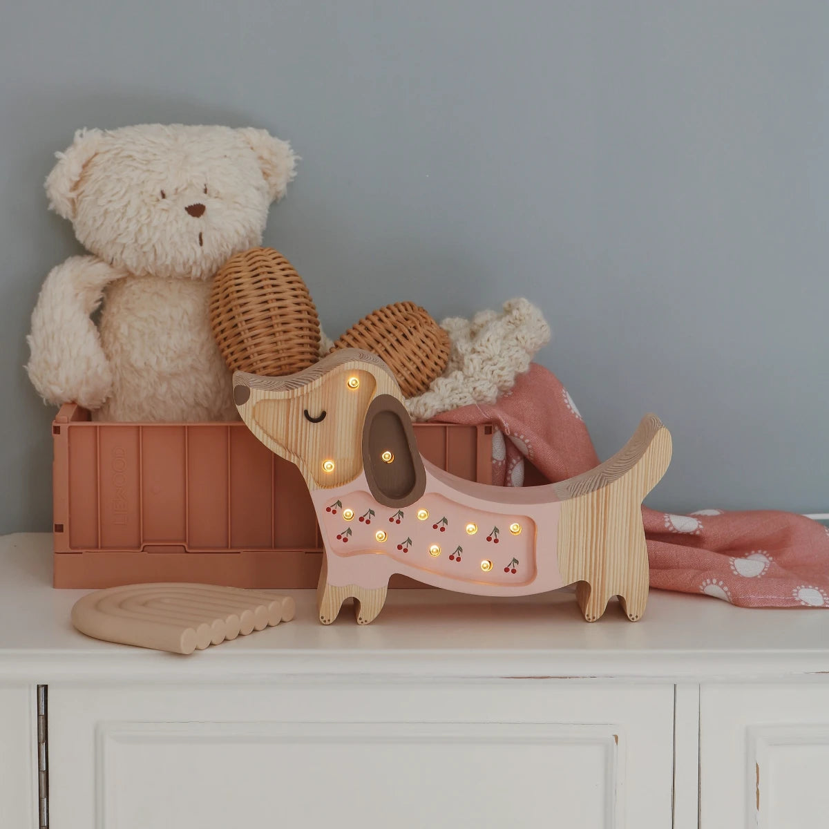 Holzlampe Hund Kirschen mini, rosa - Little Lights